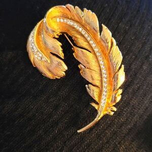 Signed M.J. ENT Gold Tone Rhinestone Feather Brooch